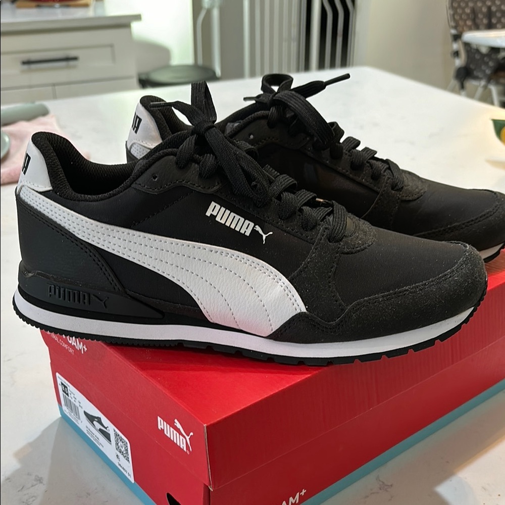PUMA Men's Black and White Sneakers